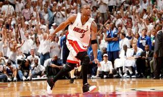 2006年cba总决赛 2006年nba总决赛韦德穿的黑白的鞋子叫什么